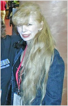 Newstone, Pauline